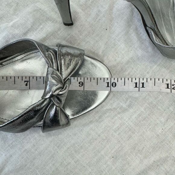 Marc Fisher Women's Surelle Leather Bow Silver Stiletto Heels Sandals 7 - Picture 10 of 10